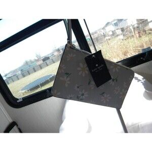 NWT Kate Spade NY med wristlet Scattered Daisys Zippered